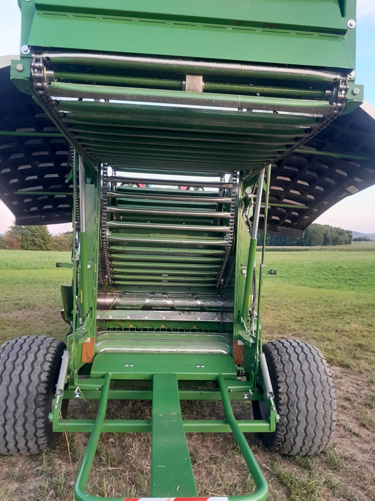 Rundballenpresse des Typs Krone Fortima V 1500 MC, Gebrauchtmaschine in Berngau (Bild 3)