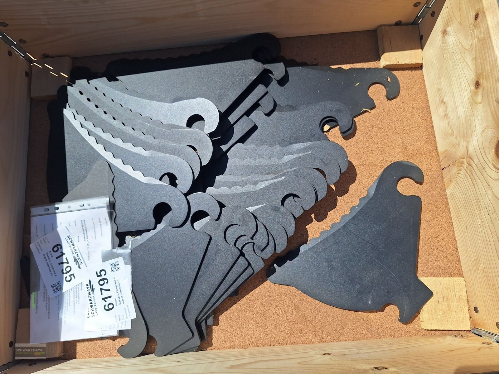 Rundballenpresse of the type Krone Messersatz zu Comprima PLUS, Neumaschine in Aurolzmünster (Picture 5)