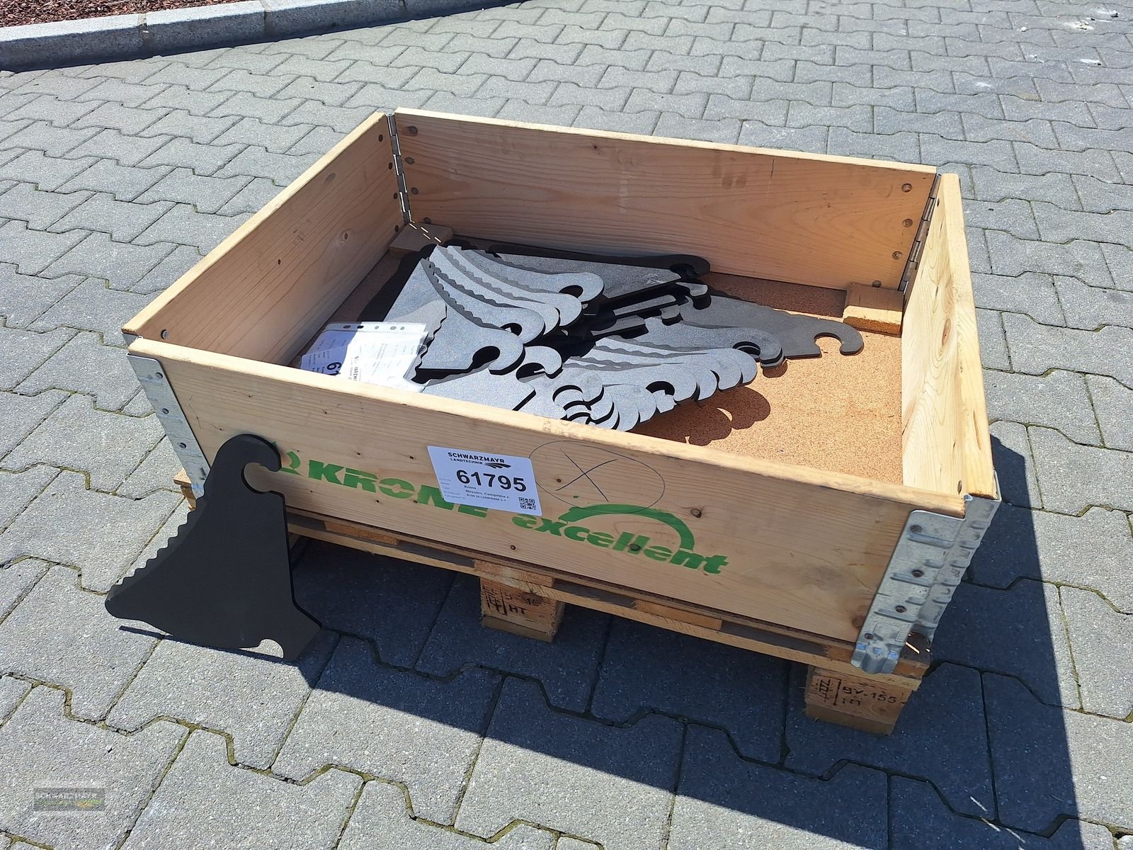 Rundballenpresse of the type Krone Messersatz zu Comprima PLUS, Neumaschine in Aurolzmünster (Picture 1)