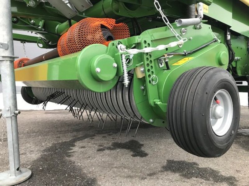 Rundballenpresse des Typs Krone Rundballenpresse Comprima F155XC, Neumaschine in Tamsweg (Bild 4)