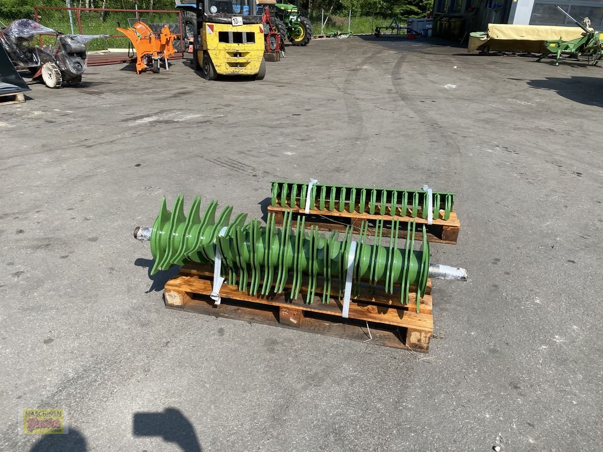 Rundballenpresse des Typs Krone Schneidrotor zu Krone Fortima und Vario-Pack, Neumaschine in Kötschach (Bild 10)