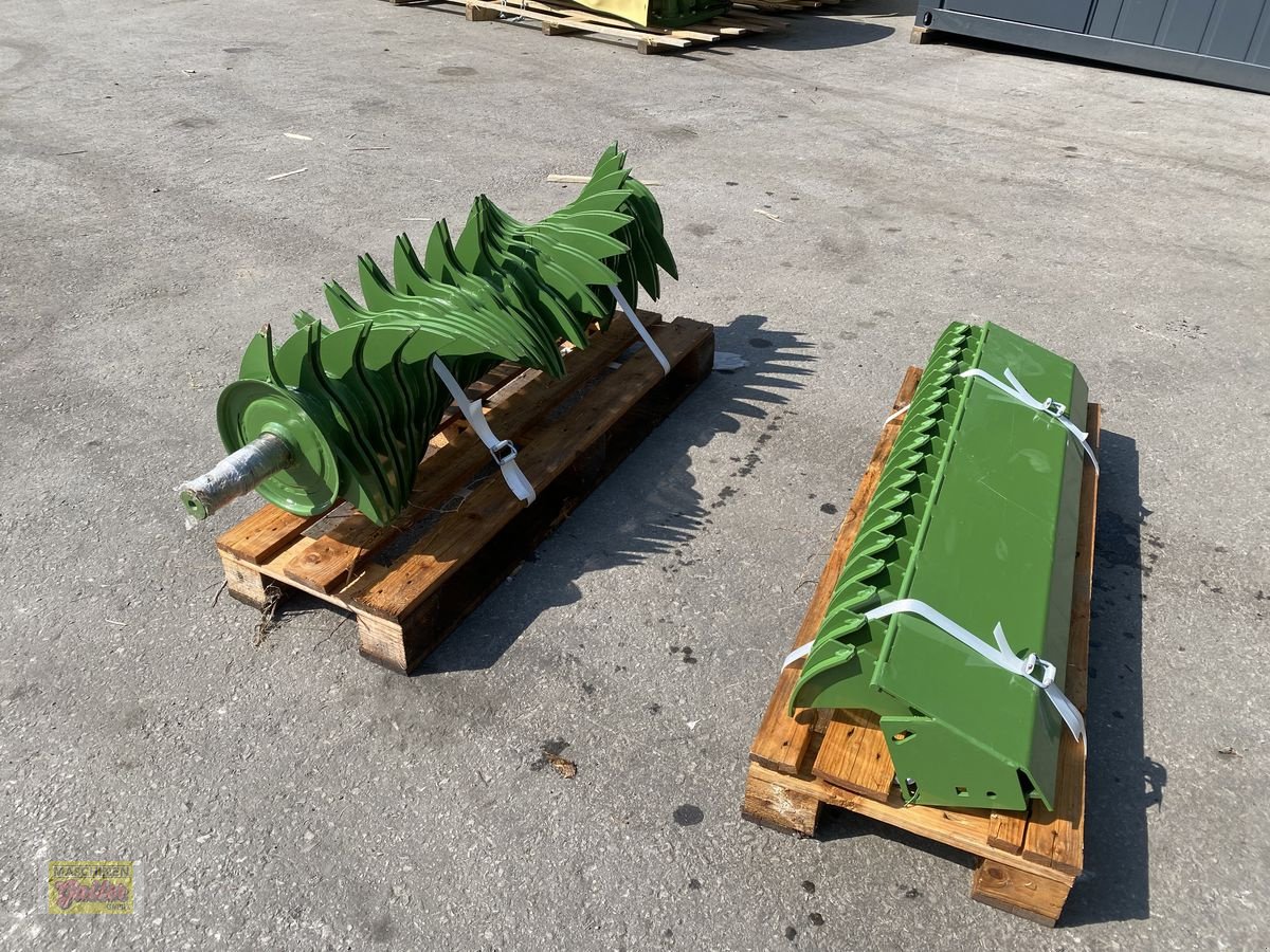 Rundballenpresse des Typs Krone Schneidrotor zu Krone Fortima und Vario-Pack, Neumaschine in Kötschach (Bild 2)