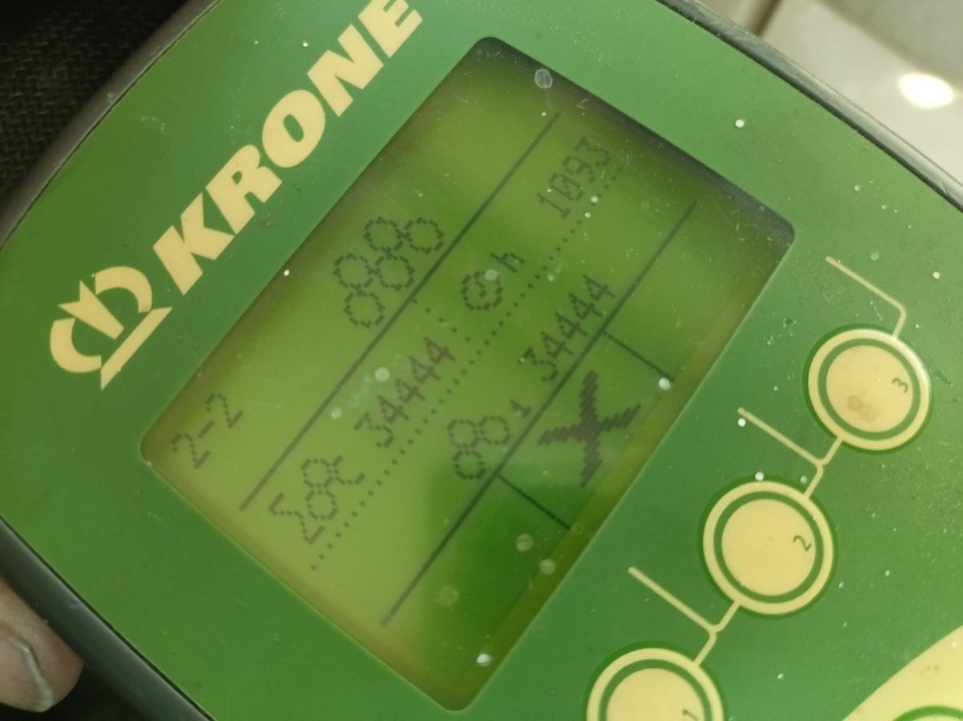 Rundballenpresse del tipo Krone V 180 XC Comprima, Gebrauchtmaschine In Liebenwalde (Immagine 4)