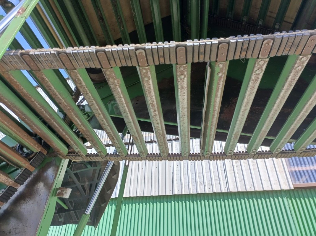 Rundballenpresse del tipo Krone V 180 XC Comprima, Gebrauchtmaschine In Liebenwalde (Immagine 10)