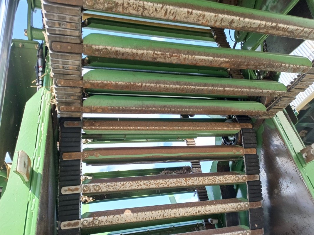 Rundballenpresse del tipo Krone V 180 XC Comprima, Gebrauchtmaschine In Liebenwalde (Immagine 11)