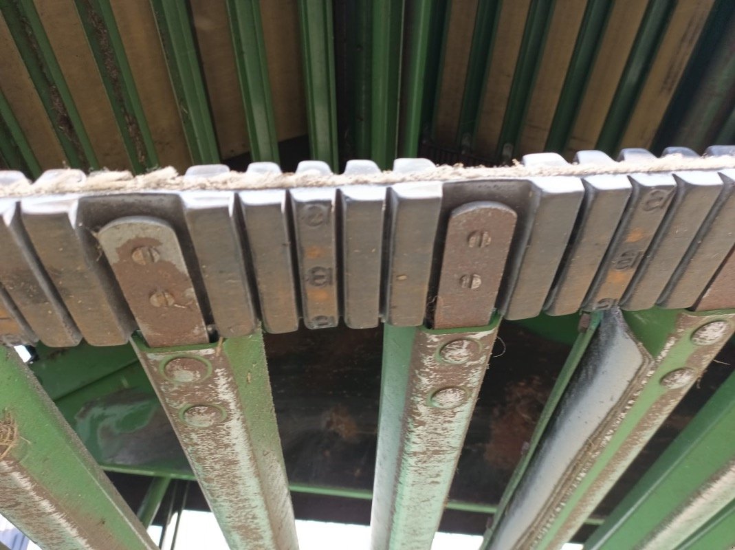 Rundballenpresse del tipo Krone V 180 XC Comprima, Gebrauchtmaschine In Liebenwalde (Immagine 25)