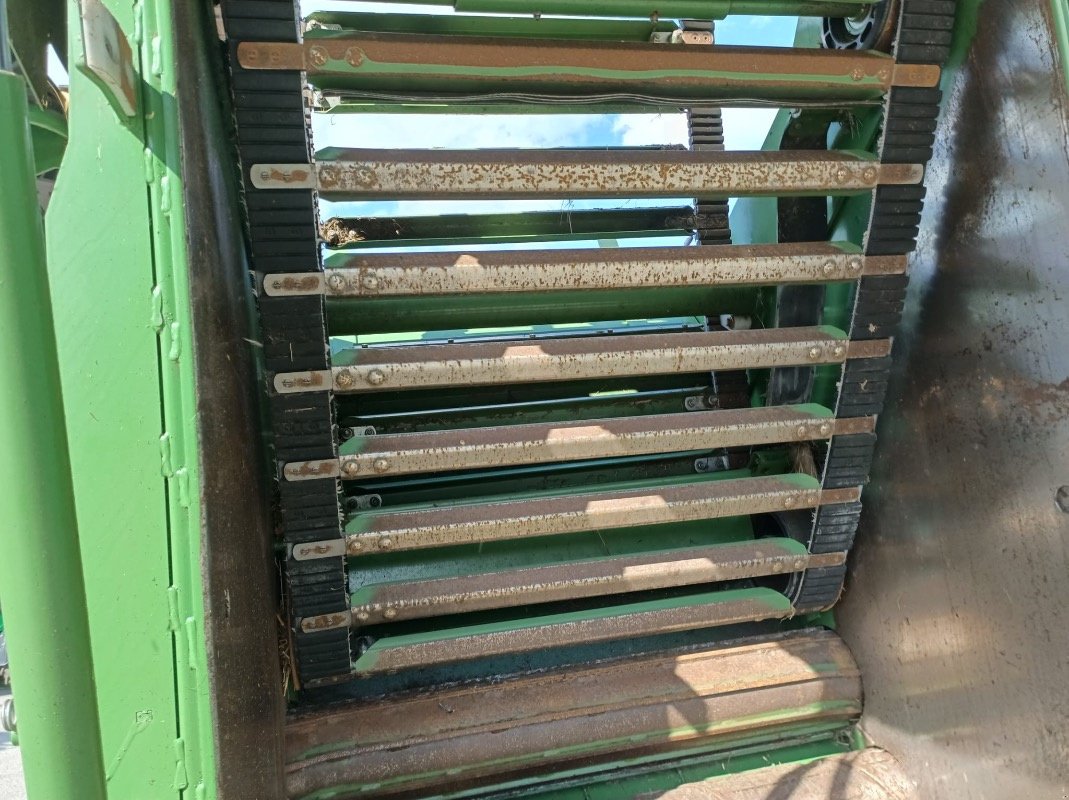 Rundballenpresse del tipo Krone V 180 XC Comprima, Gebrauchtmaschine In Liebenwalde (Immagine 29)