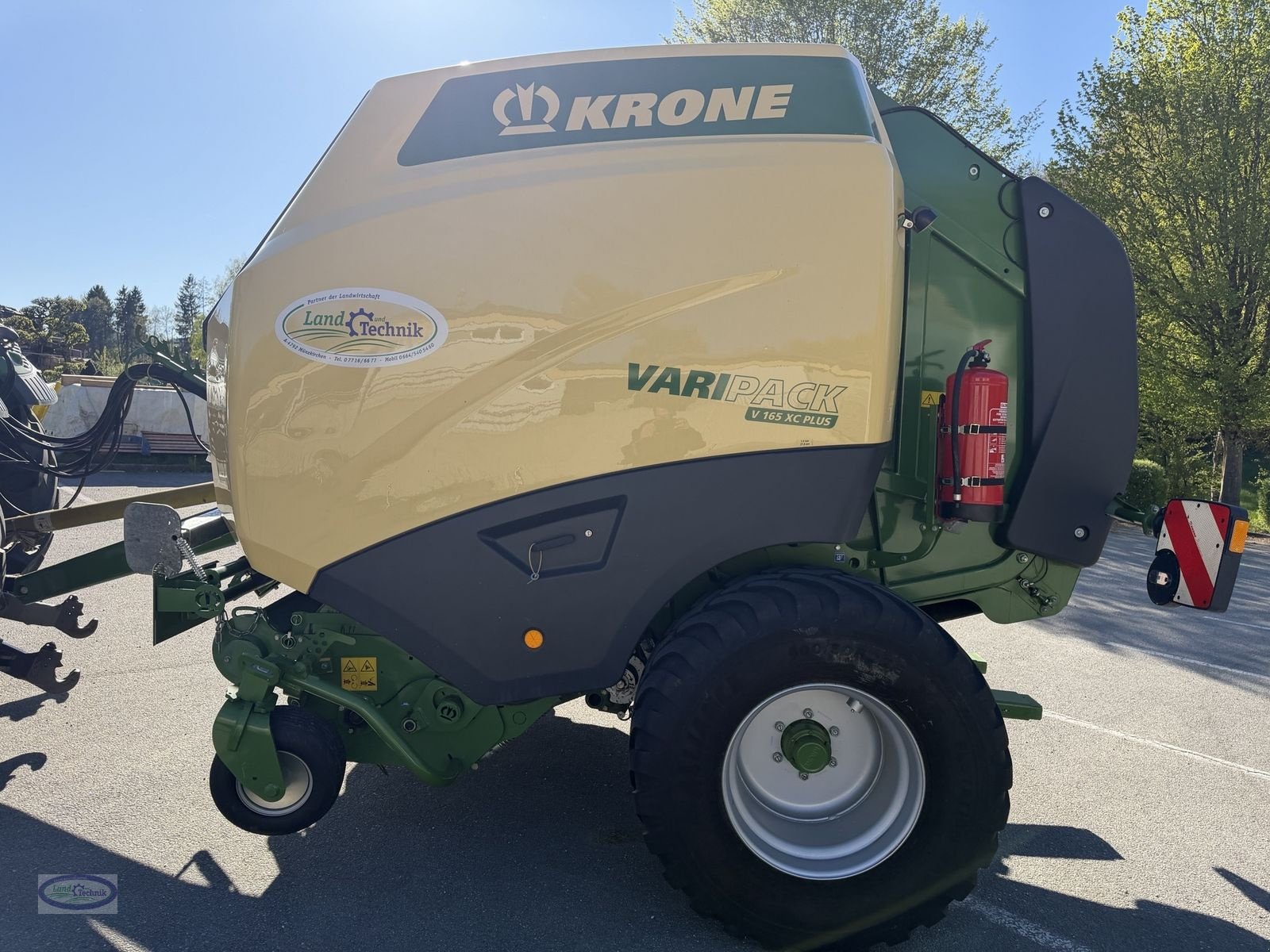 Rundballenpresse des Typs Krone Vari Pack 165 XC Plus, Neumaschine in Münzkirchen (Bild 2)
