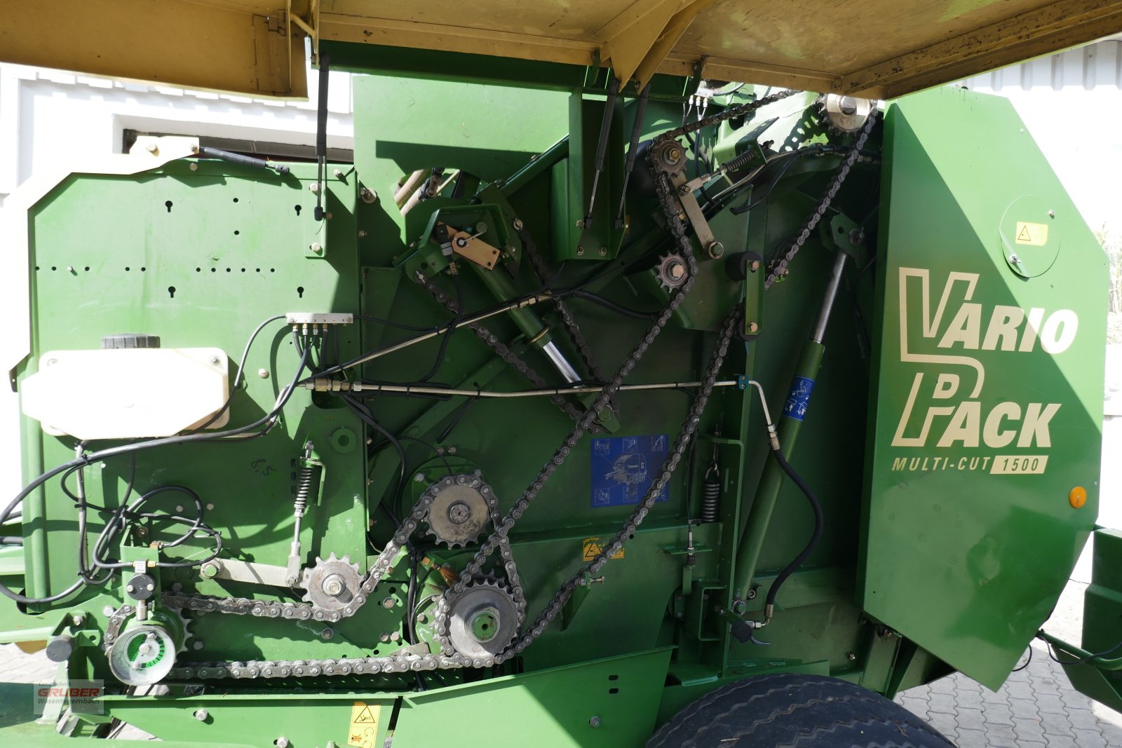 Rundballenpresse des Typs Krone Vario Pack 1500 MC, Gebrauchtmaschine in Dorfen (Bild 7)