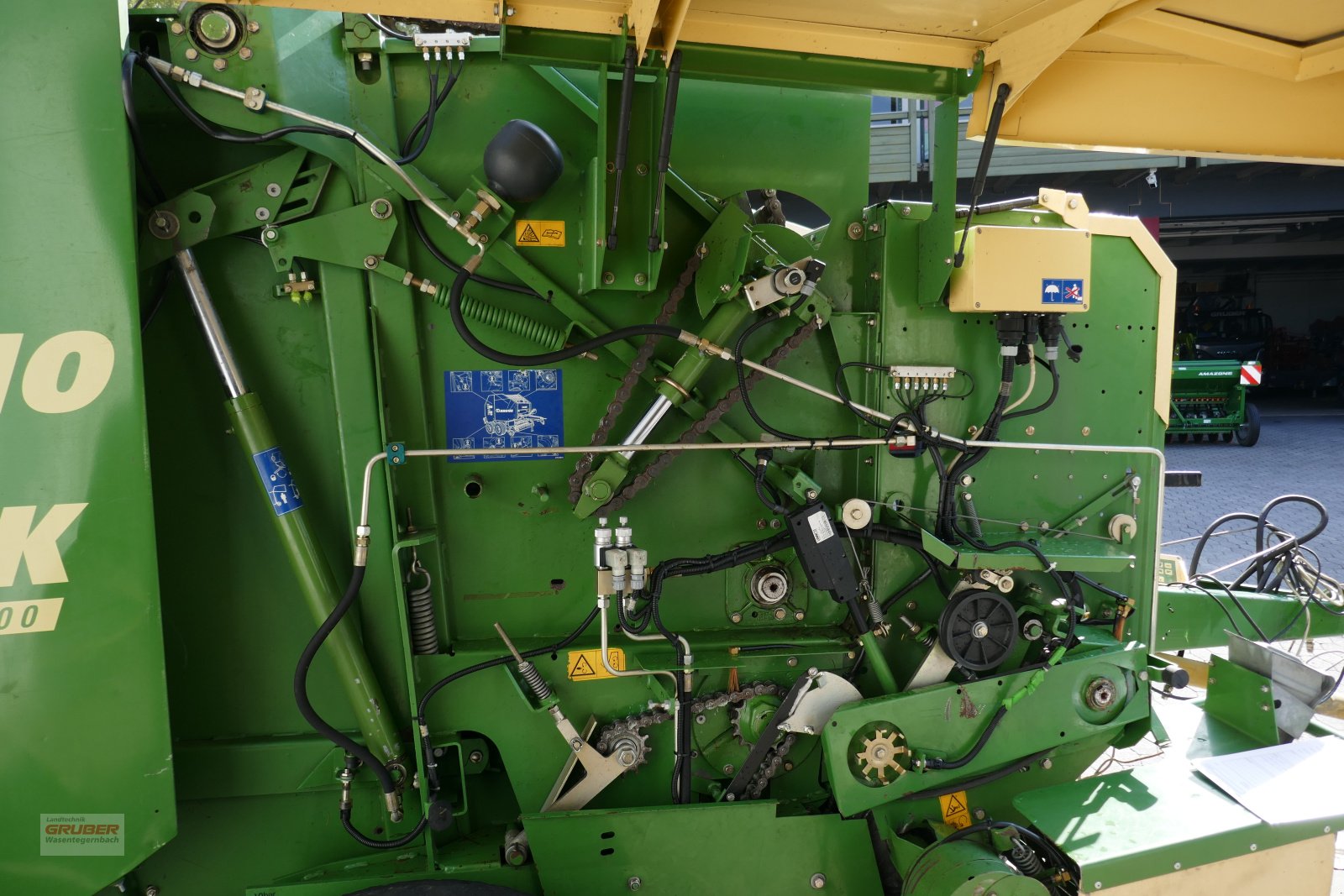 Rundballenpresse des Typs Krone Vario Pack 1500 MC, Gebrauchtmaschine in Dorfen (Bild 11)