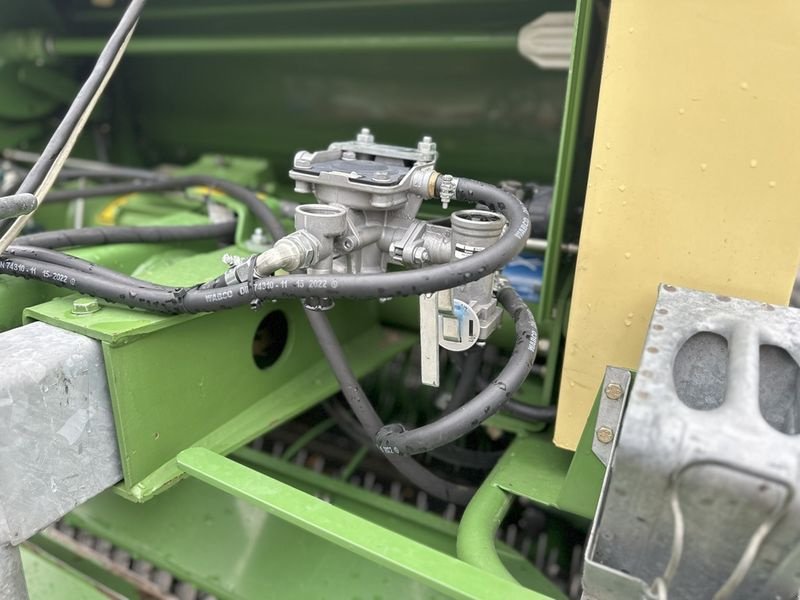 Rundballenpresse des Typs Krone Vario Pack 1500 Multi Cut Rundballenpresse, Gebrauchtmaschine in St. Marienkirchen (Bild 5)