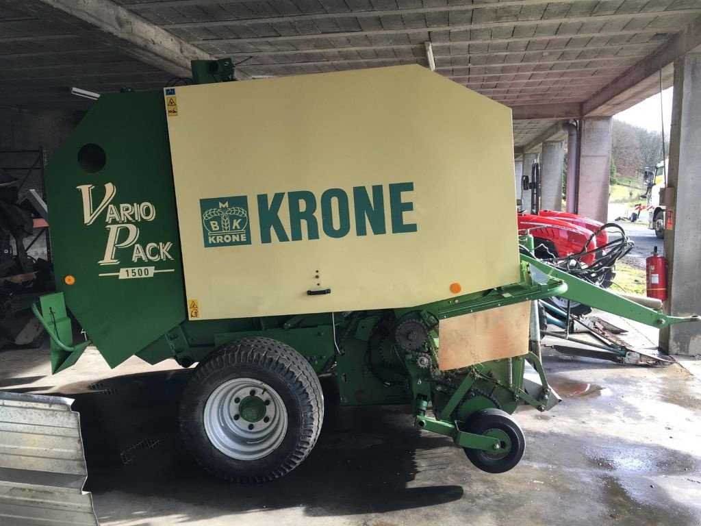 Rundballenpresse des Typs Krone vario pack 1500, Gebrauchtmaschine in Saint-Priest-Taurion (Bild 4)