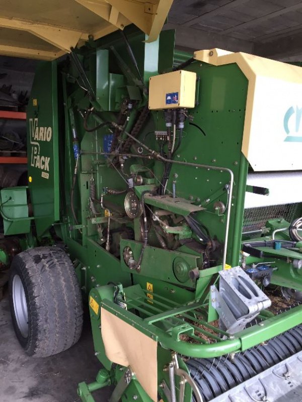 Rundballenpresse des Typs Krone vario pack 1500, Gebrauchtmaschine in Saint-Priest-Taurion (Bild 7)