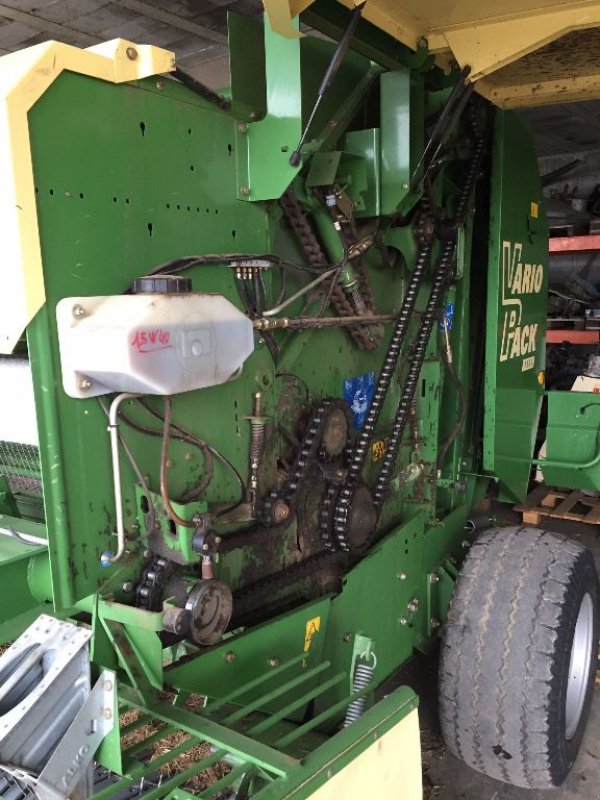 Rundballenpresse des Typs Krone vario pack 1500, Gebrauchtmaschine in Saint-Priest-Taurion (Bild 6)