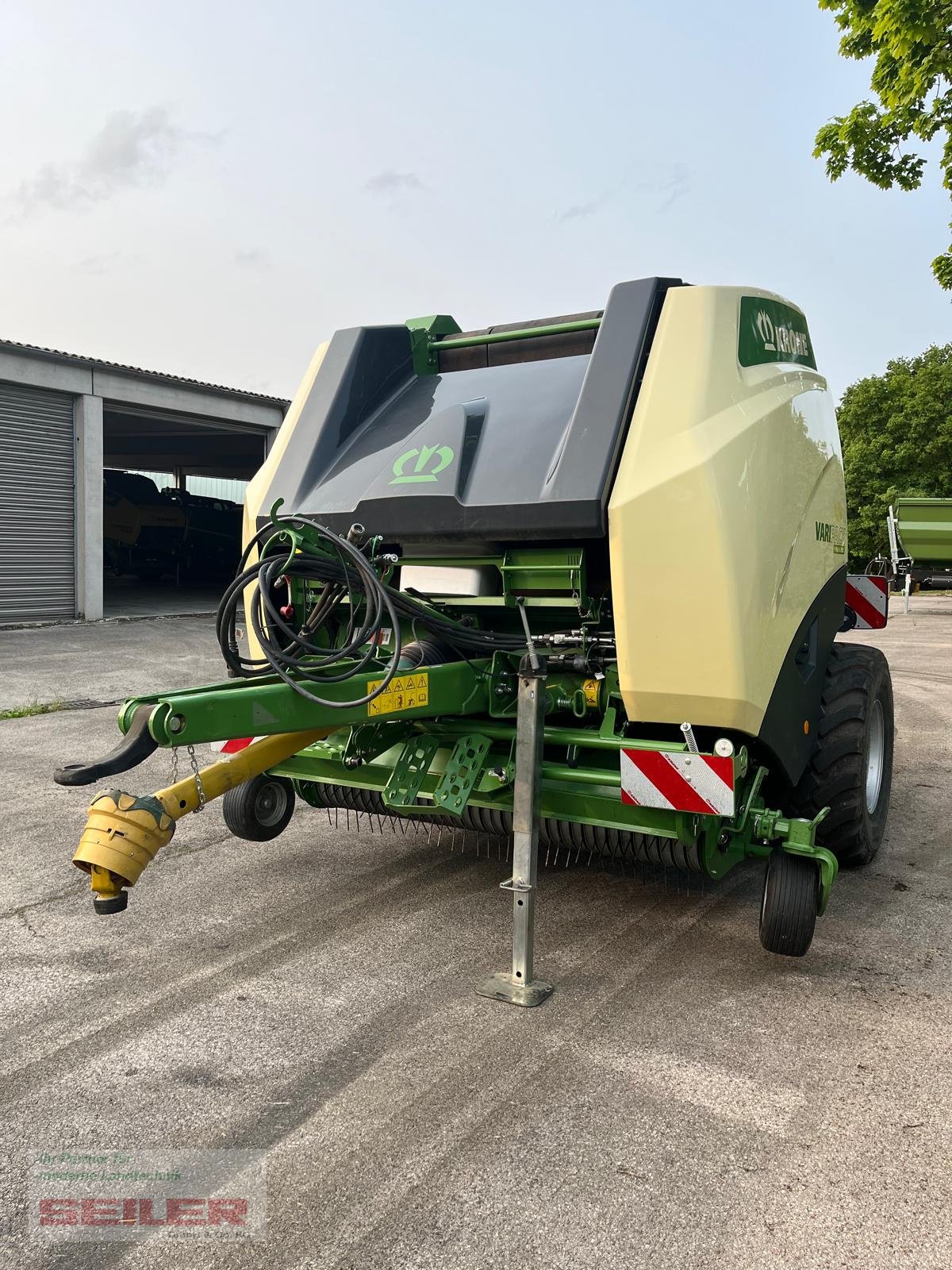 Rundballenpresse des Typs Krone VariPack V 165 XC Plus, Gebrauchtmaschine in Ansbach (Bild 2)