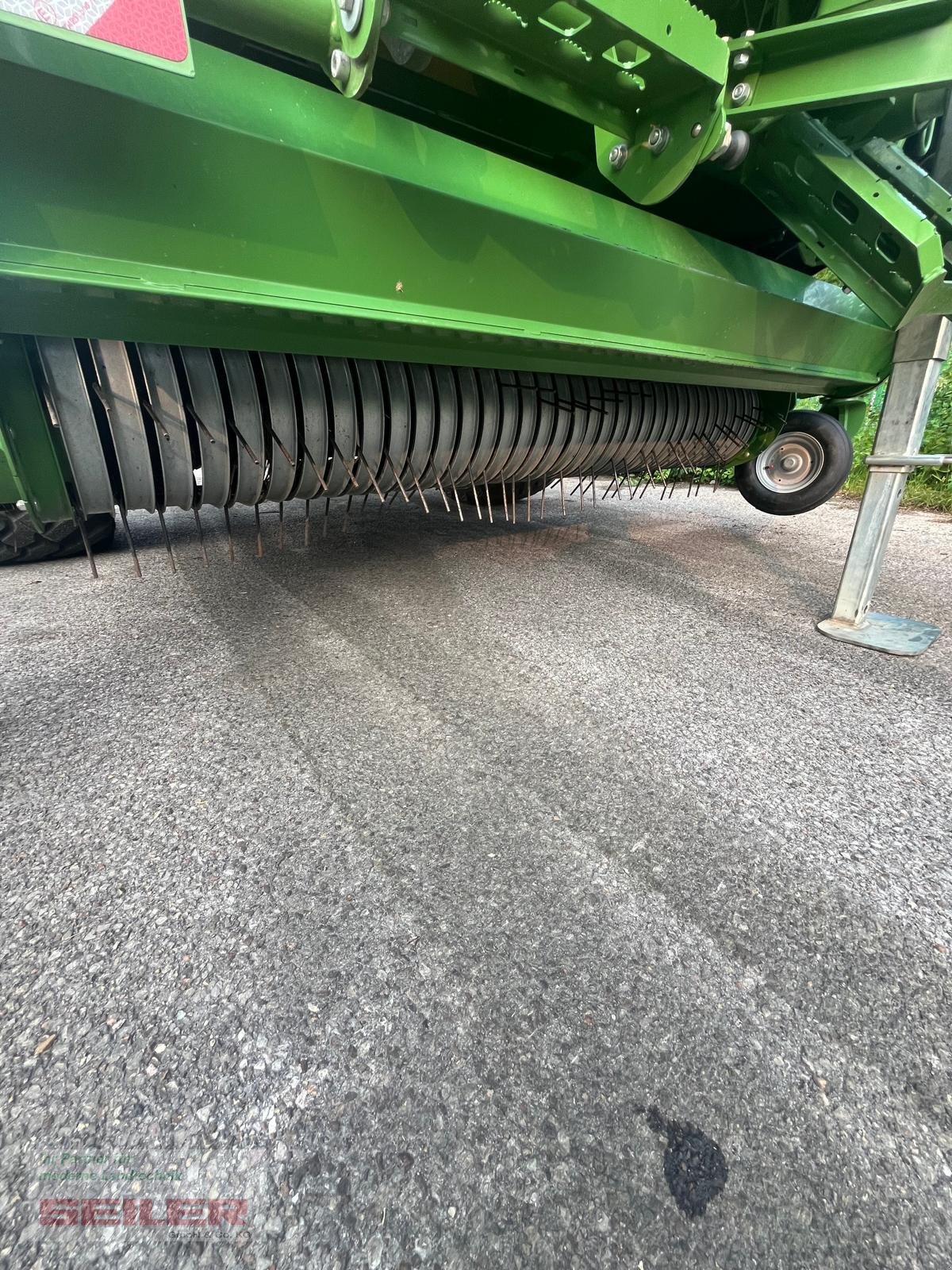 Rundballenpresse des Typs Krone VariPack V 165 XC Plus, Gebrauchtmaschine in Ansbach (Bild 9)