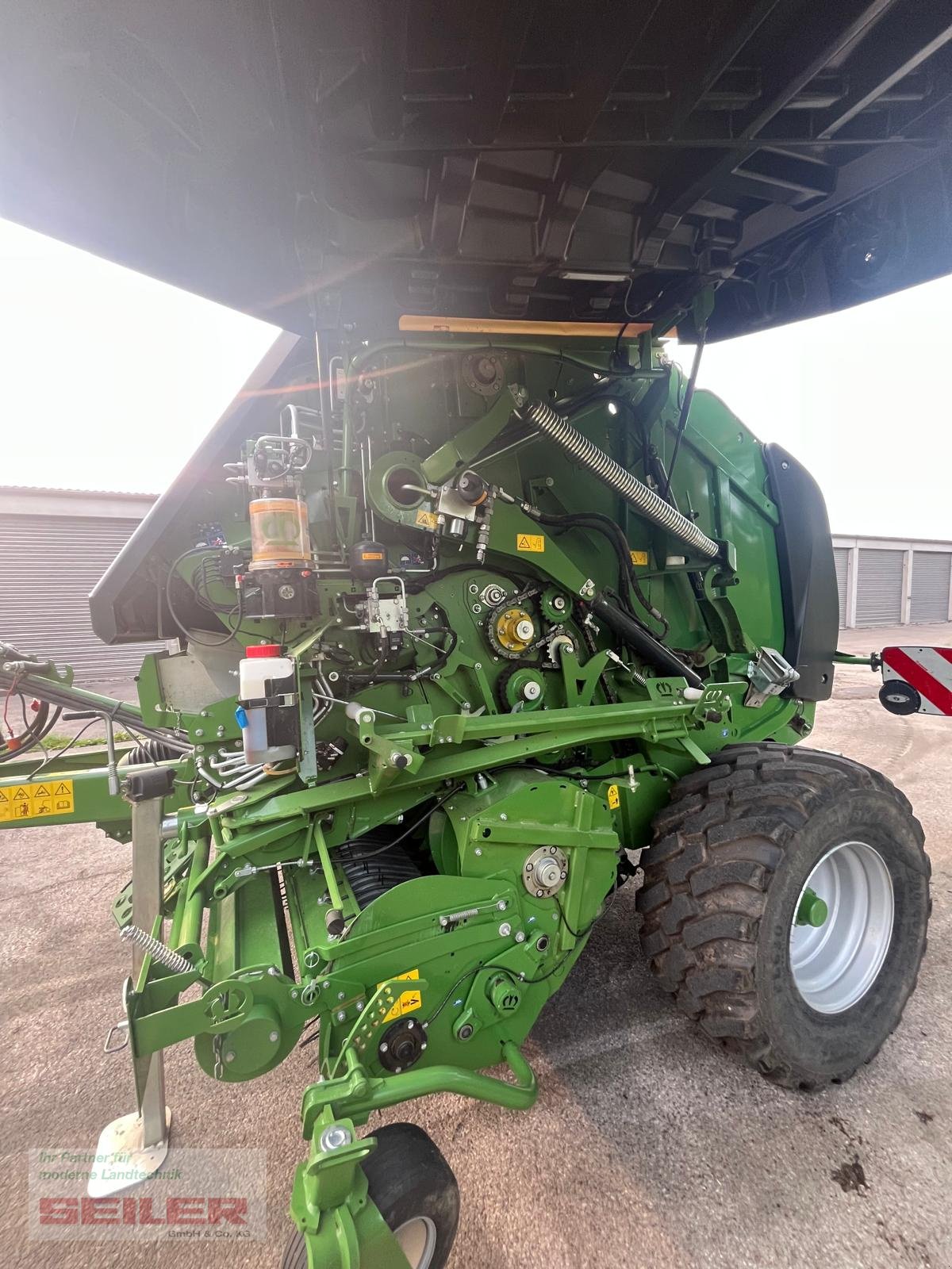 Rundballenpresse des Typs Krone VariPack V 165 XC Plus, Gebrauchtmaschine in Ansbach (Bild 11)