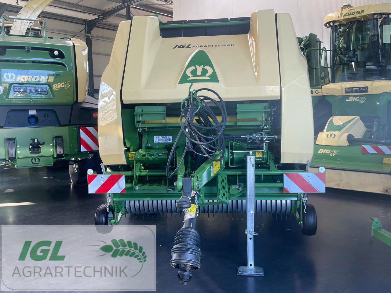 Rundballenpresse des Typs Krone VariPack V 165 XC, Neumaschine in Nabburg (Bild 3)