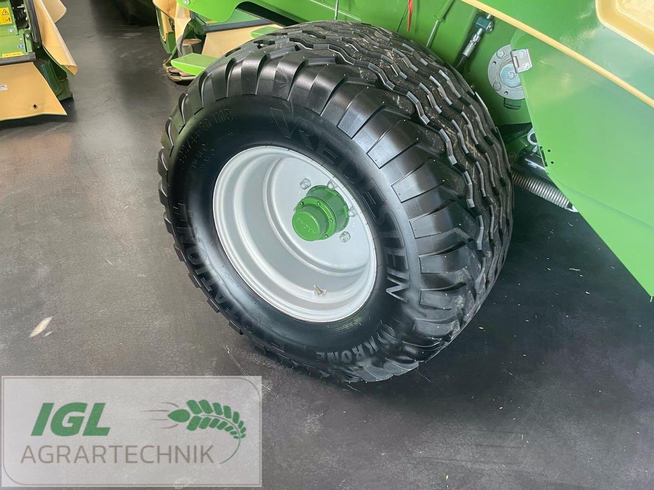 Rundballenpresse des Typs Krone VariPack V 165 XC, Neumaschine in Nabburg (Bild 4)