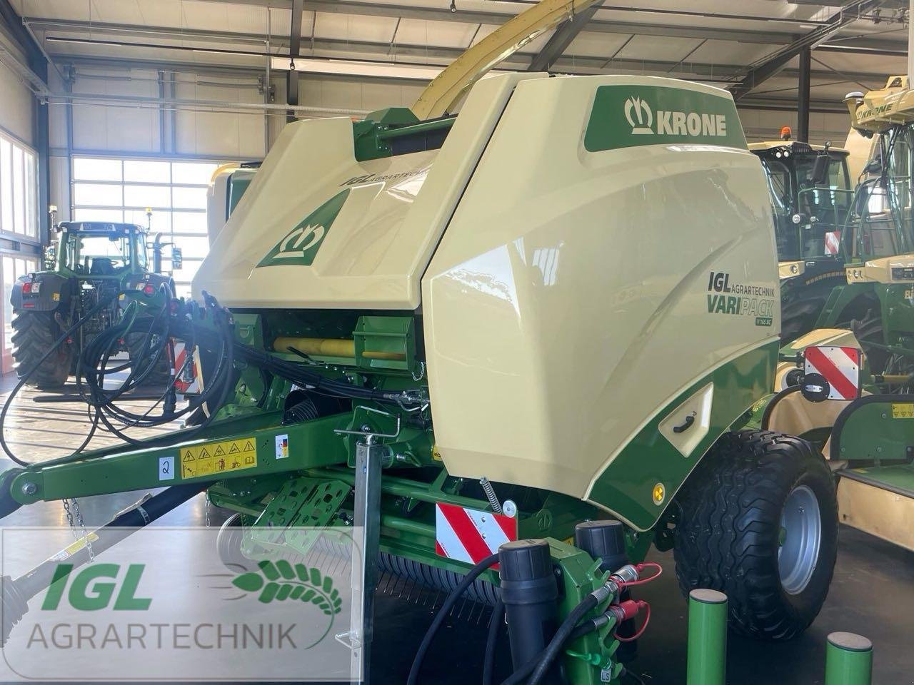 Rundballenpresse des Typs Krone VariPack V 165 XC, Neumaschine in Nabburg (Bild 7)