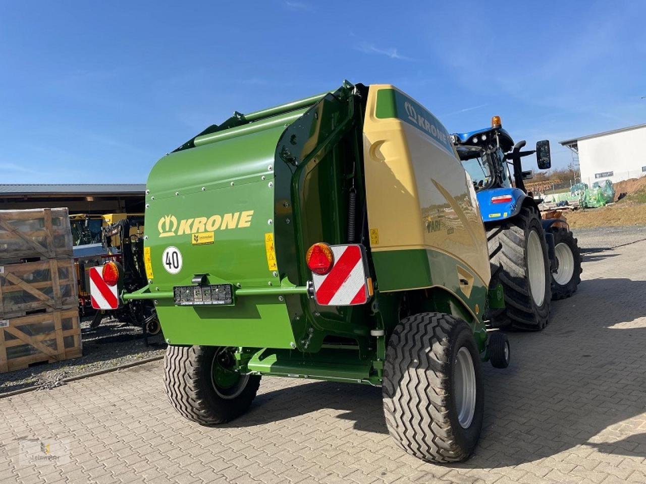 Rundballenpresse des Typs Krone VariPack V 165 XC, Neumaschine in Neuhof - Dorfborn (Bild 5)