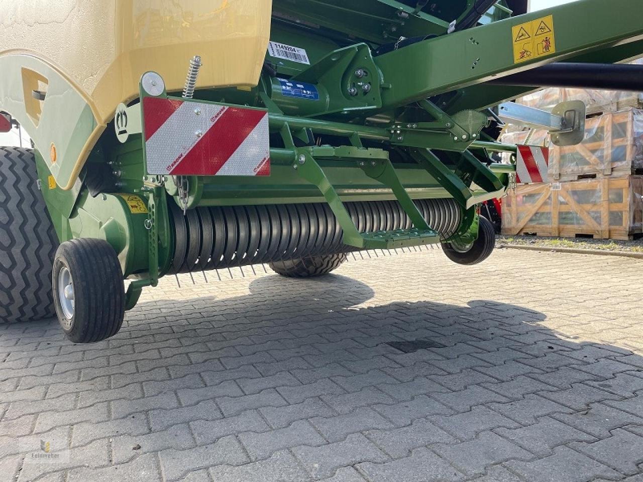 Rundballenpresse des Typs Krone VariPack V 165 XC, Neumaschine in Neuhof - Dorfborn (Bild 8)