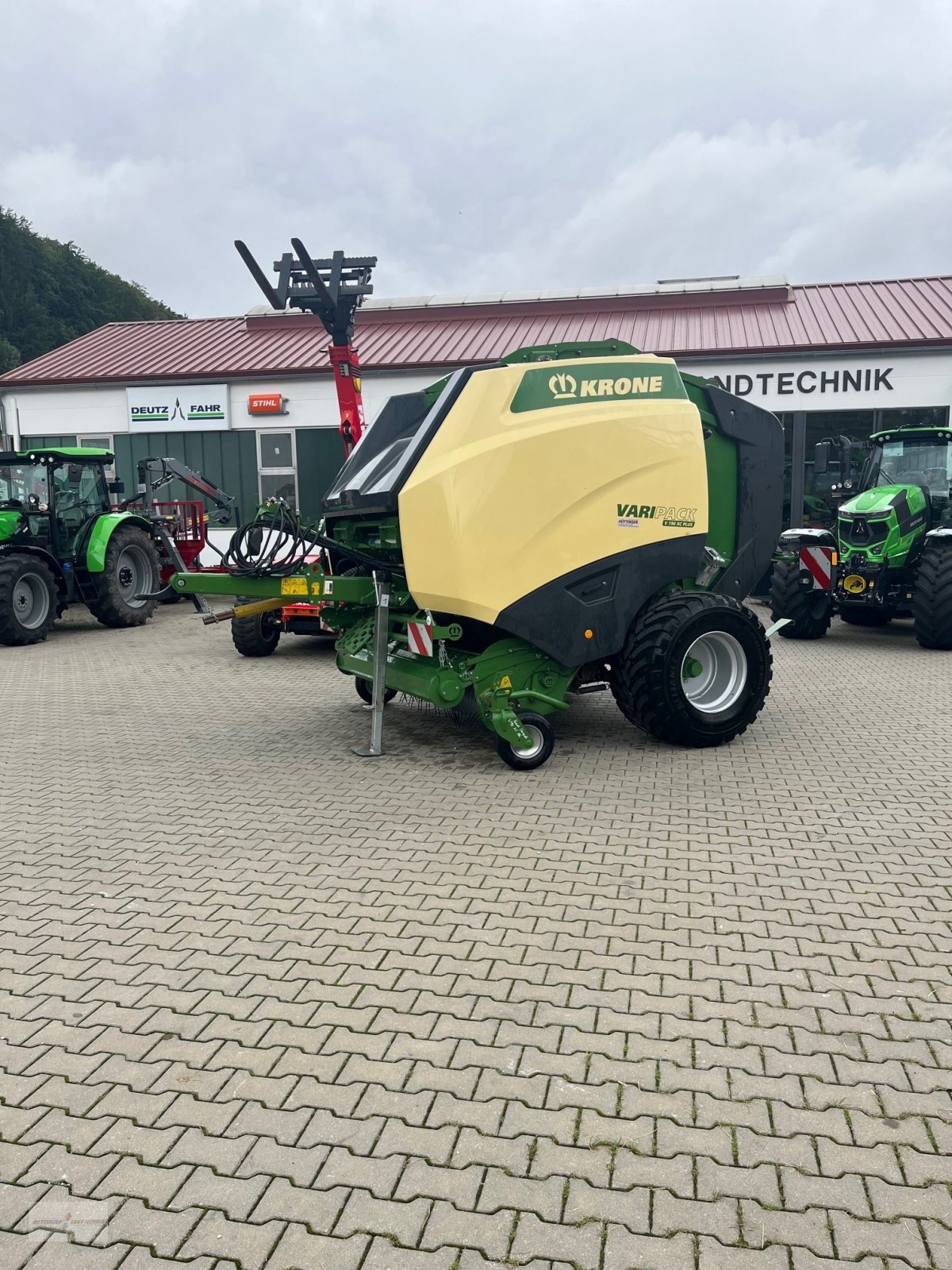 Rundballenpresse tip Krone VariPack V 190 XC Plus, Neumaschine in Treuchtlingen (Poză 8)