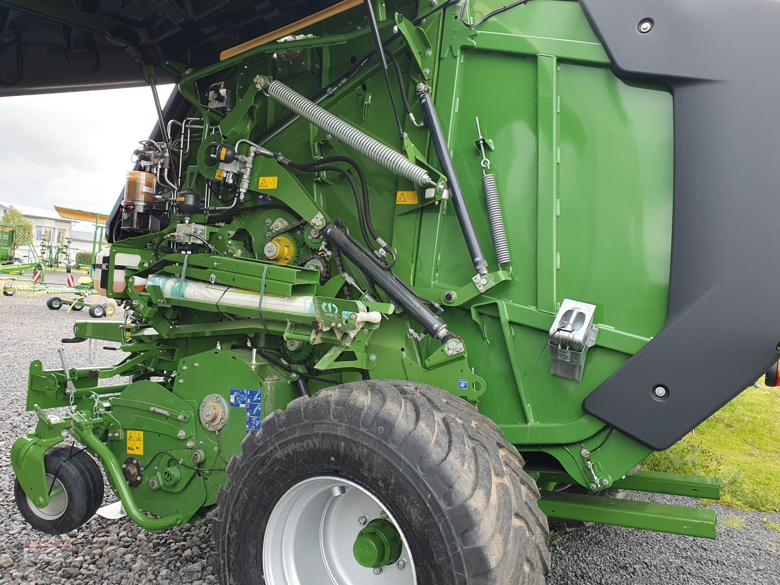 Rundballenpresse des Typs Krone VariPack V 190 XC Plus, Neumaschine in Kirkel-Altstadt (Bild 7)