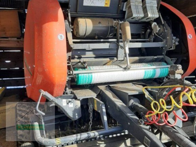 Rundballenpresse of the type Kubota 5160, Neumaschine in Schlitters