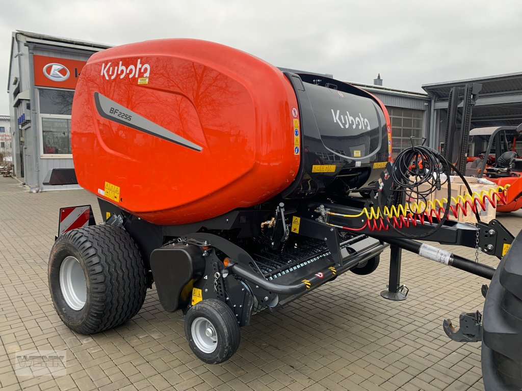 Rundballenpresse des Typs Kubota BF 2255 SC-14  0%-Finanzierung, Neumaschine in Steinach (Bild 1)