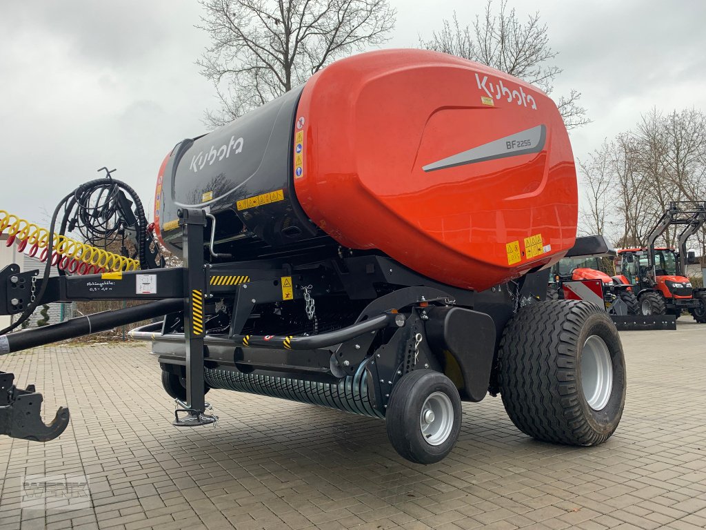 Rundballenpresse des Typs Kubota BF 2255 SC-14  0%-Finanzierung, Neumaschine in Steinach (Bild 9)