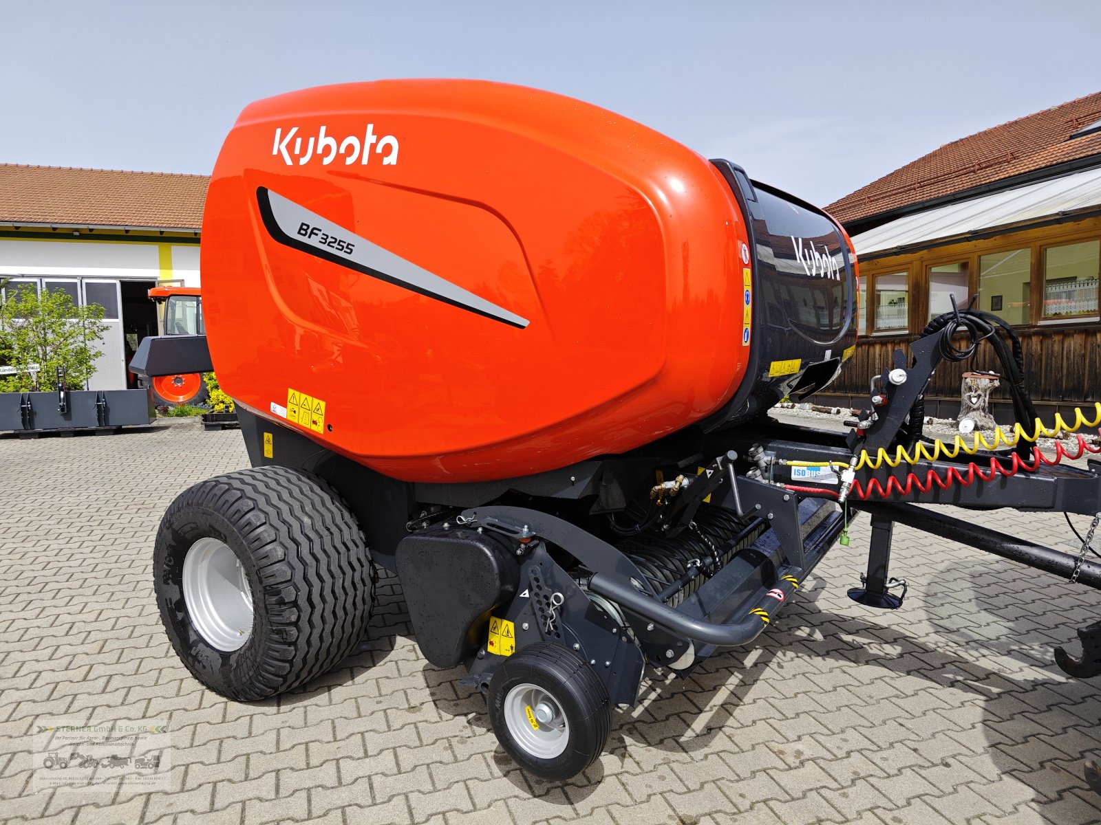 Rundballenpresse des Typs Kubota BF3255, Neumaschine in Eging am See (Bild 1)