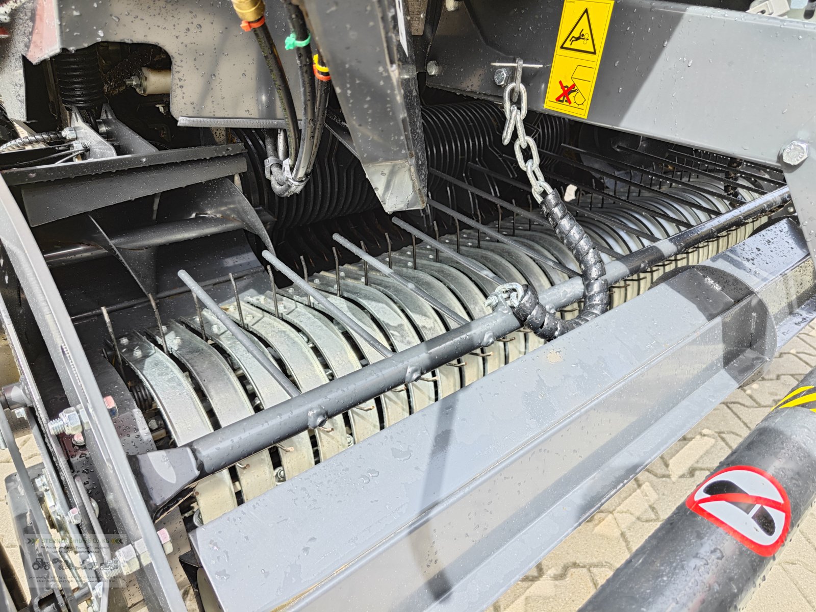 Rundballenpresse des Typs Kubota BF3255, Neumaschine in Eging am See (Bild 9)