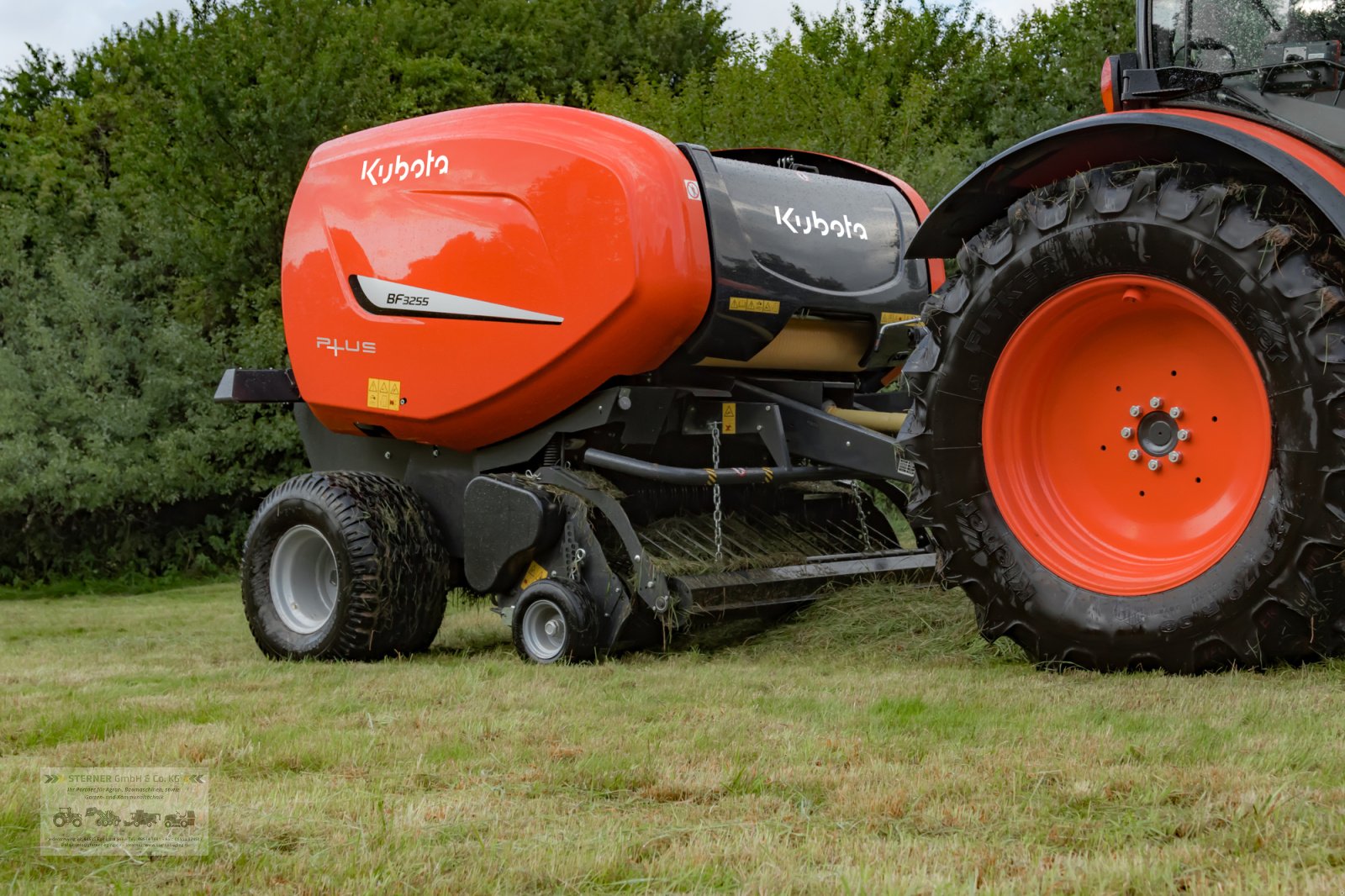 Rundballenpresse des Typs Kubota BF3255, Neumaschine in Eging am See (Bild 11)