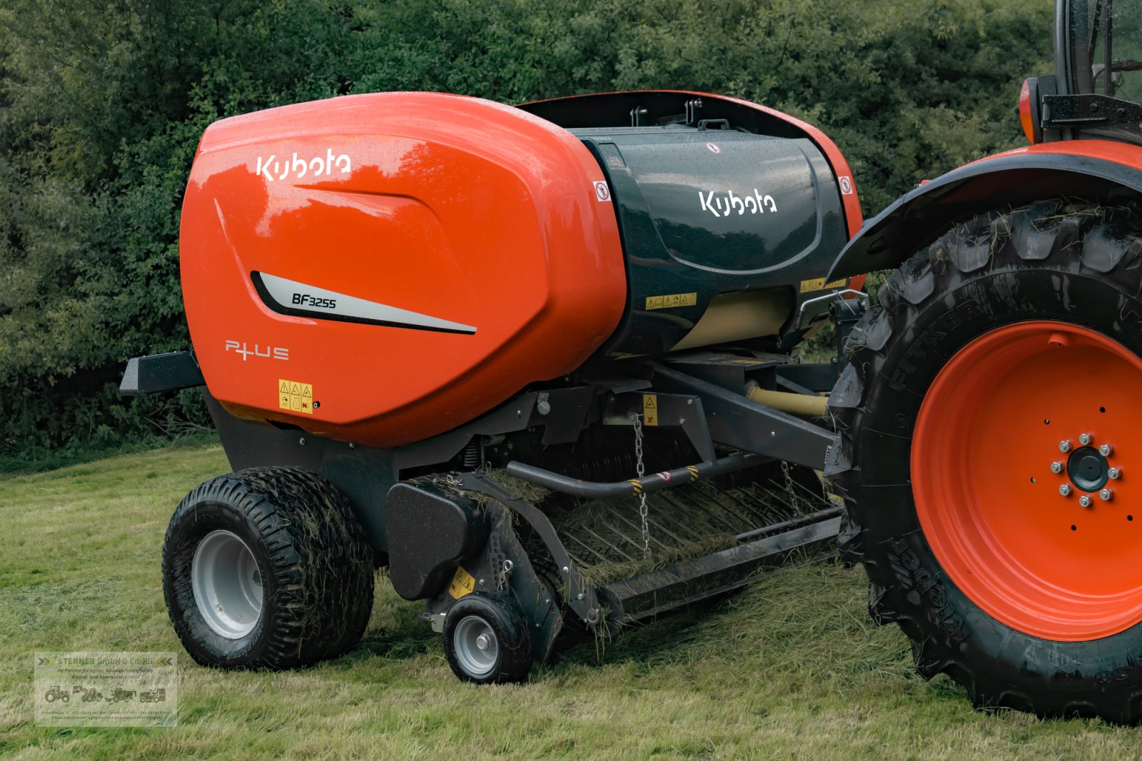 Rundballenpresse des Typs Kubota BF3255, Neumaschine in Eging am See (Bild 12)