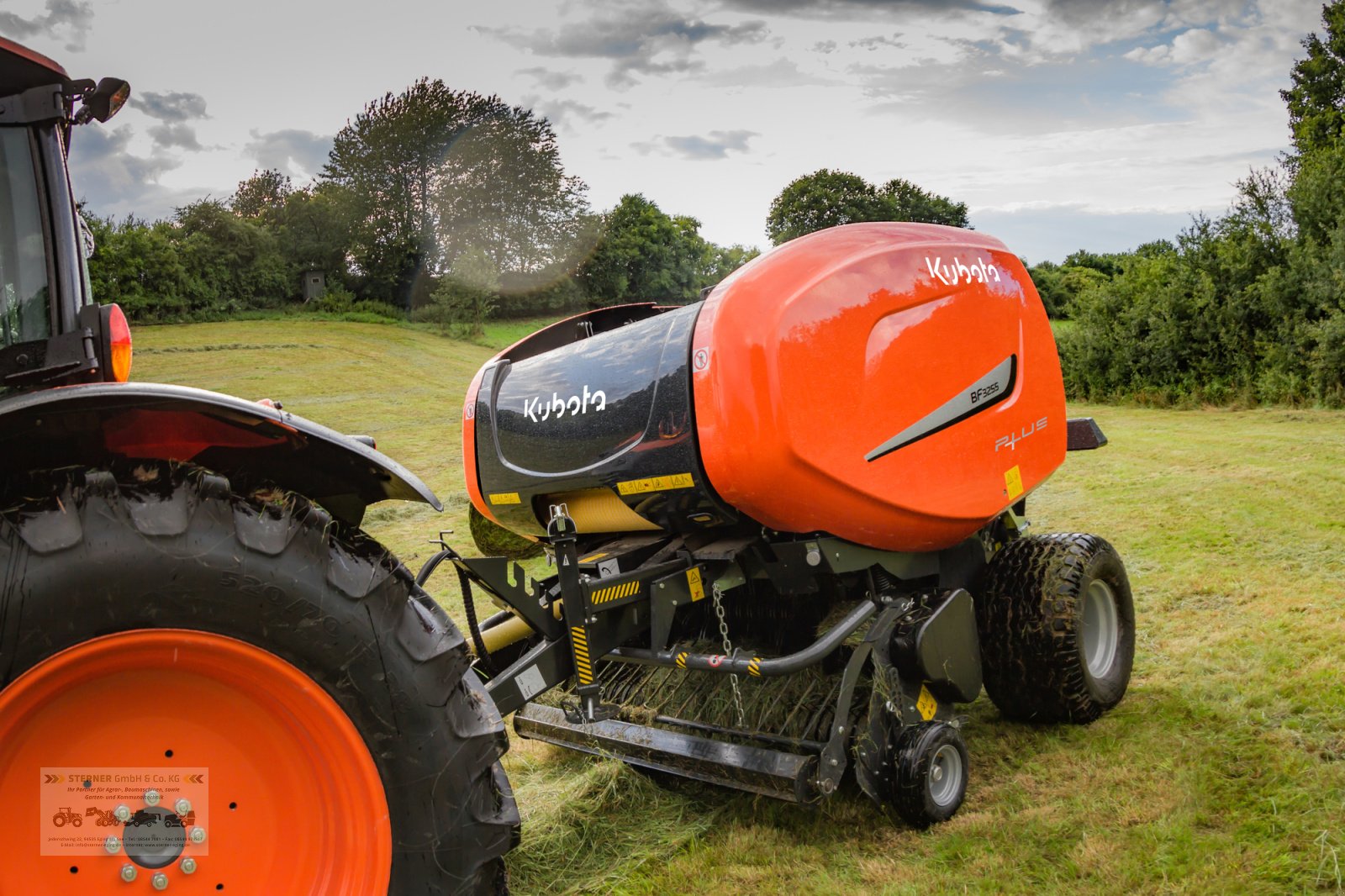 Rundballenpresse des Typs Kubota BF3255, Neumaschine in Eging am See (Bild 13)