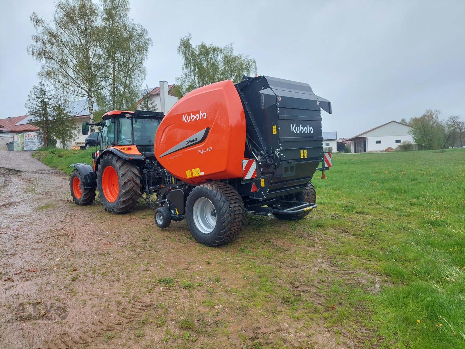 Rundballenpresse des Typs Kubota BV 5160, Neumaschine in Schweitenkirchen (Bild 2)