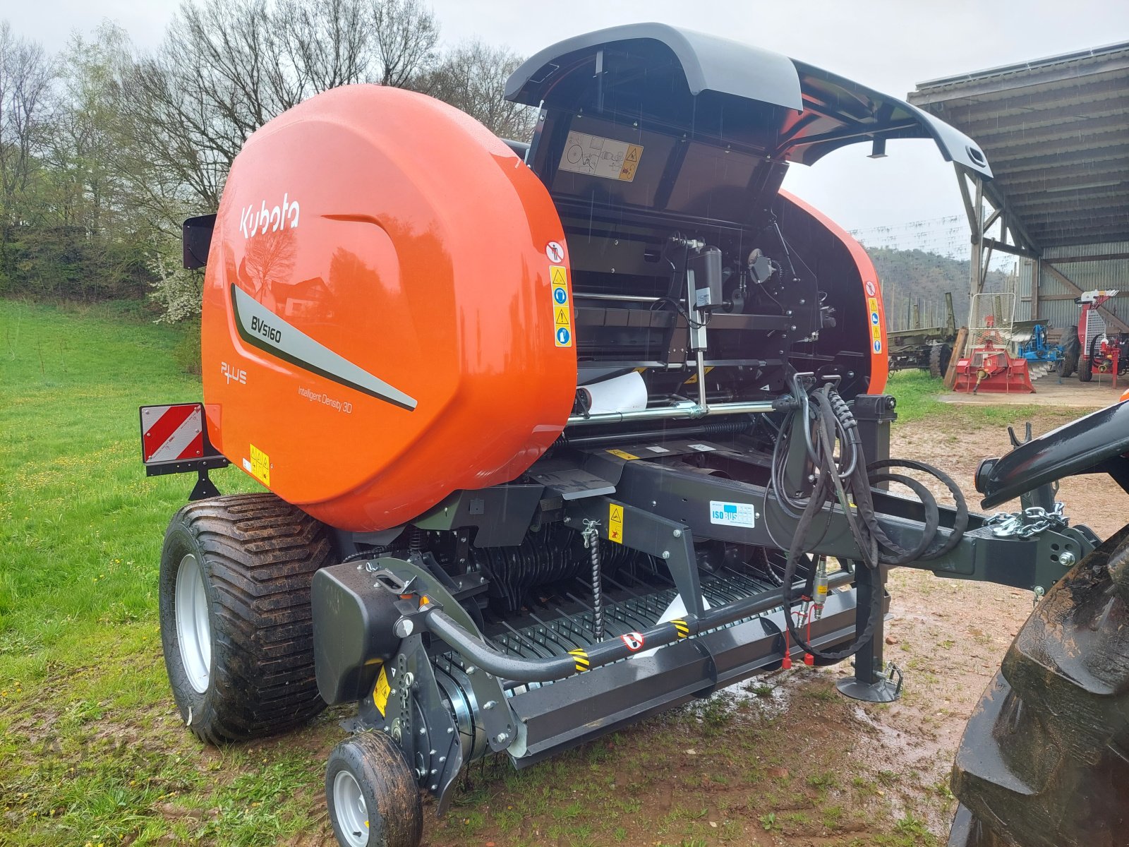 Rundballenpresse des Typs Kubota BV 5160, Neumaschine in Schweitenkirchen (Bild 7)