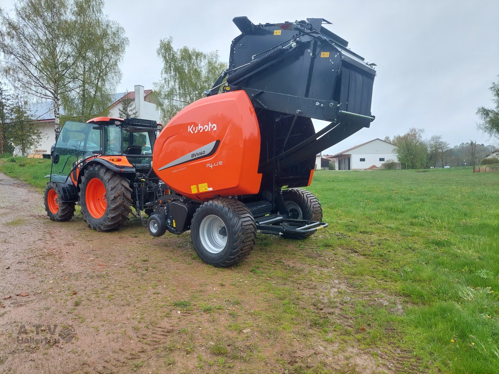 Rundballenpresse des Typs Kubota BV 5160, Neumaschine in Schweitenkirchen (Bild 8)