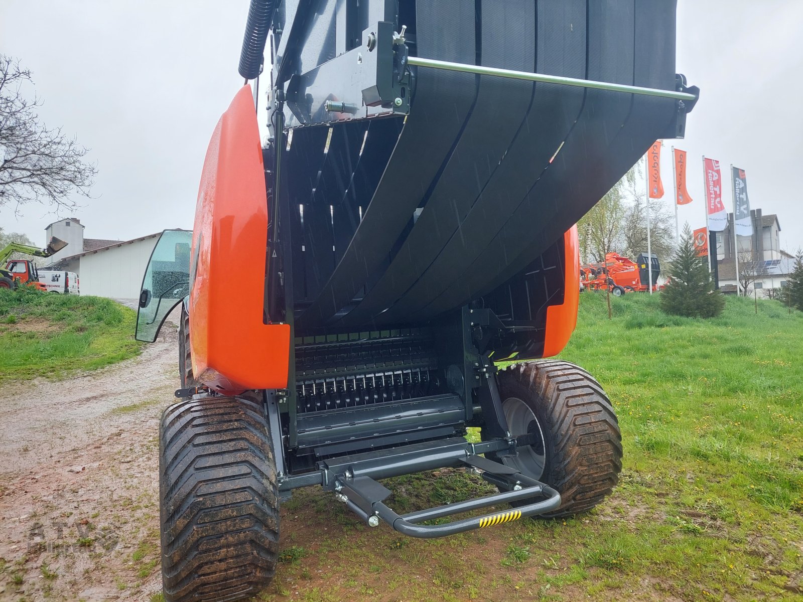 Rundballenpresse des Typs Kubota BV 5160, Neumaschine in Schweitenkirchen (Bild 9)
