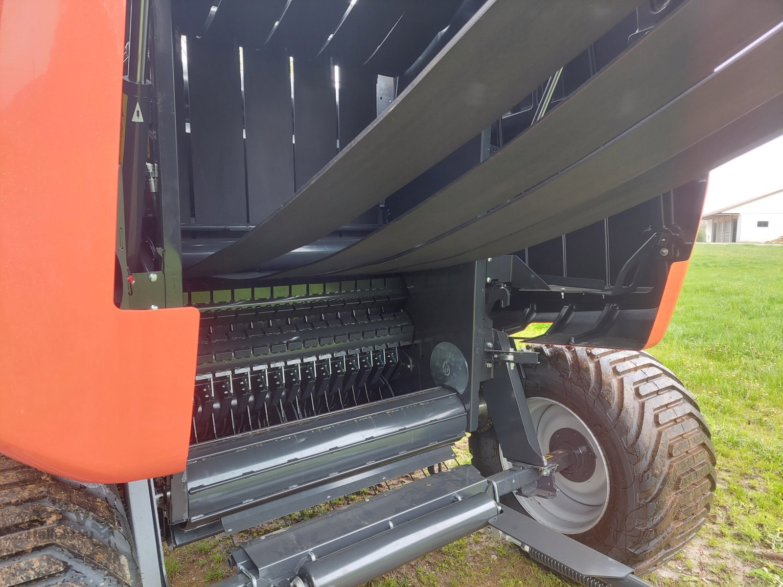 Rundballenpresse des Typs Kubota BV 5160, Neumaschine in Schweitenkirchen (Bild 10)