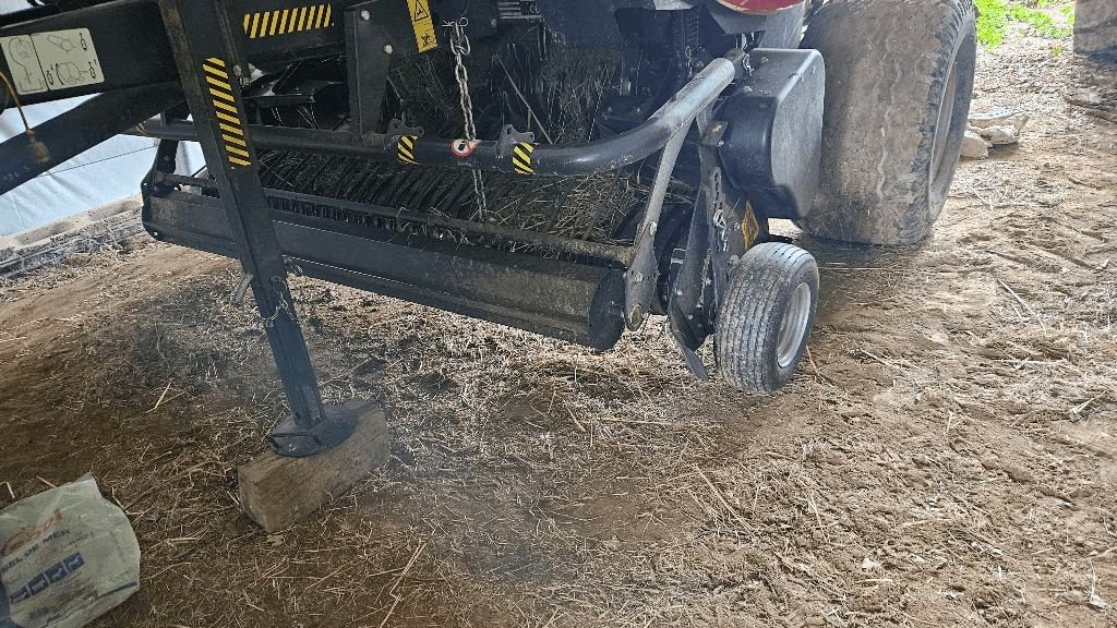 Rundballenpresse del tipo Kubota BV5160 SC14 ISOBUS, Gebrauchtmaschine In COGNAC LA FORET (Immagine 4)