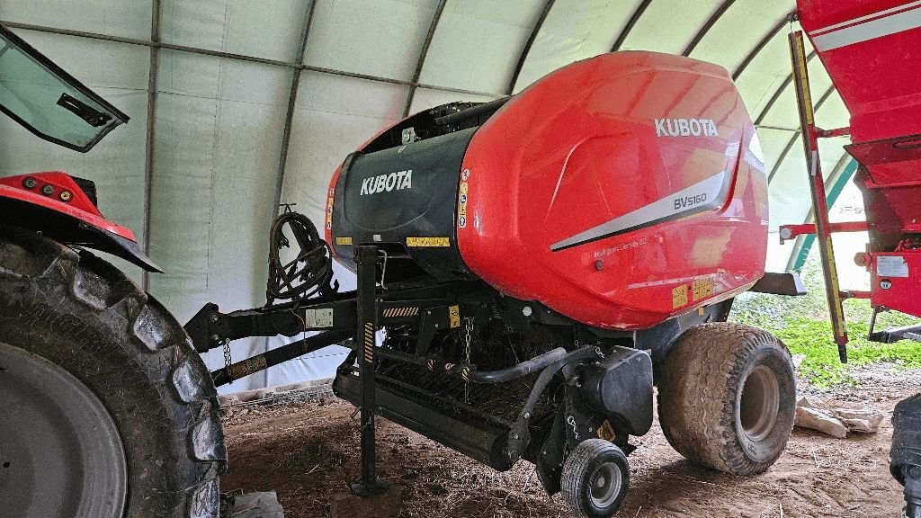 Rundballenpresse del tipo Kubota BV5160 SC14 ISOBUS, Gebrauchtmaschine In COGNAC LA FORET (Immagine 2)