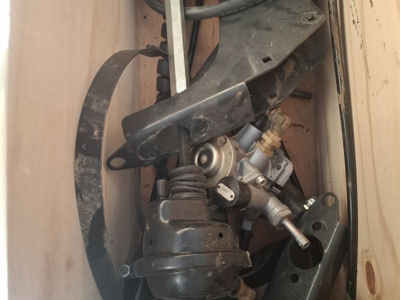 Rundballenpresse des Typs Kuhn Druckluftbremse zu Kuhn Rundballenpresse, Gebrauchtmaschine in Saxen (Bild 1)