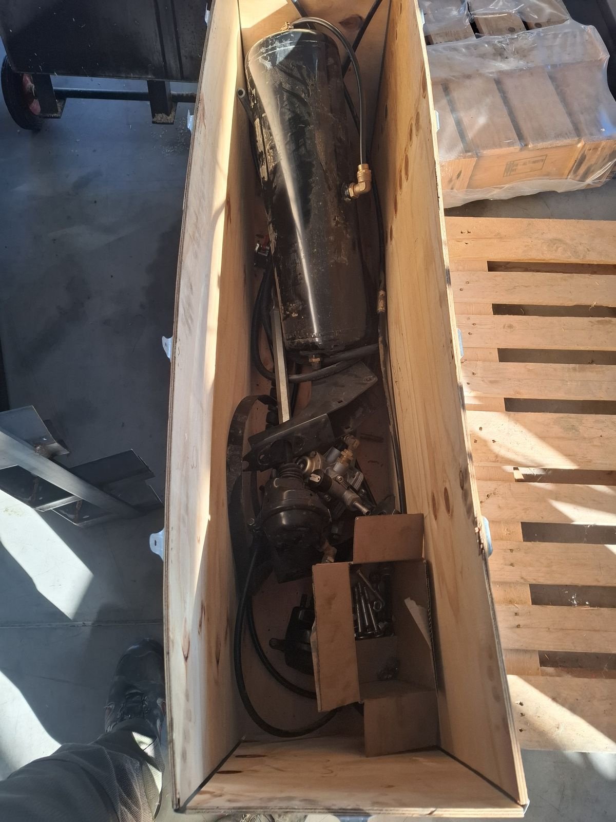 Rundballenpresse типа Kuhn Druckluftbremse zu Kuhn Rundballenpresse, Gebrauchtmaschine в Saxen (Фотография 2)