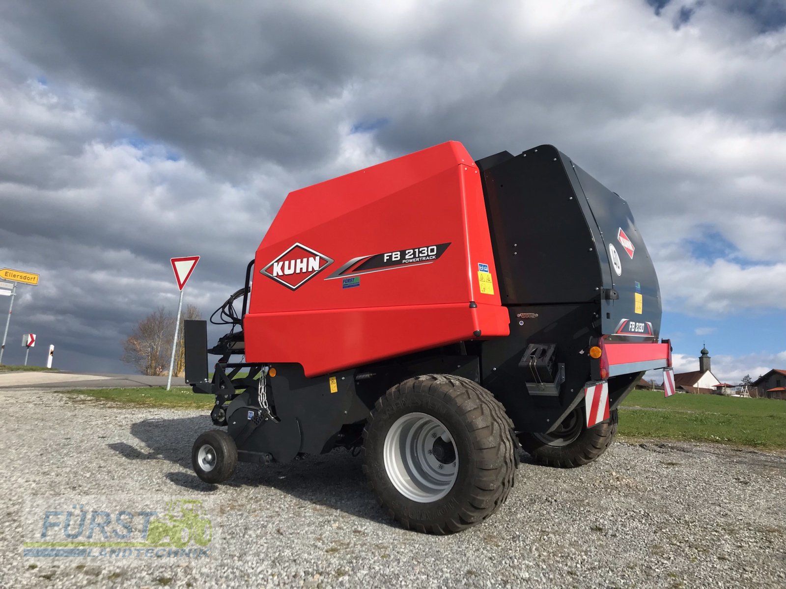 Rundballenpresse van het type Kuhn FB 2130, Neumaschine in Perlesreut (Foto 4)