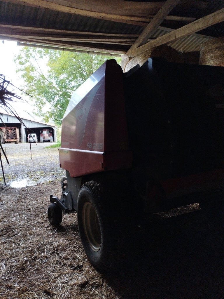 Rundballenpresse типа Kuhn FB 2135, Gebrauchtmaschine в Saint-Affrique (Фотография 4)