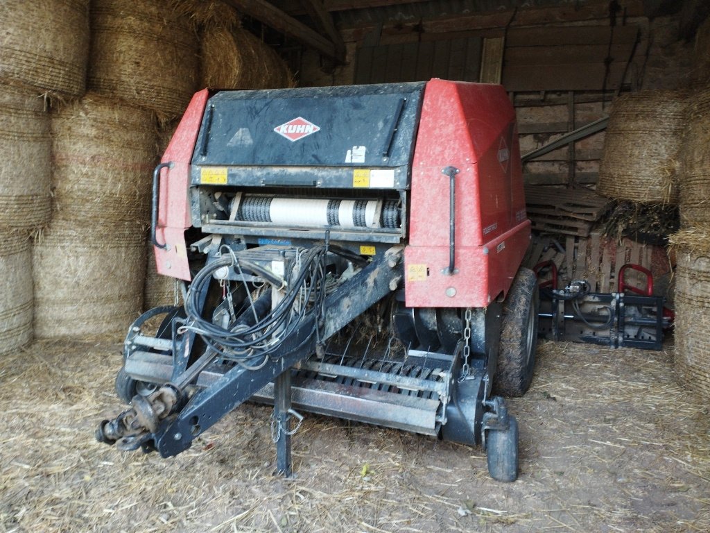 Rundballenpresse типа Kuhn FB 2135, Gebrauchtmaschine в Saint-Affrique (Фотография 1)