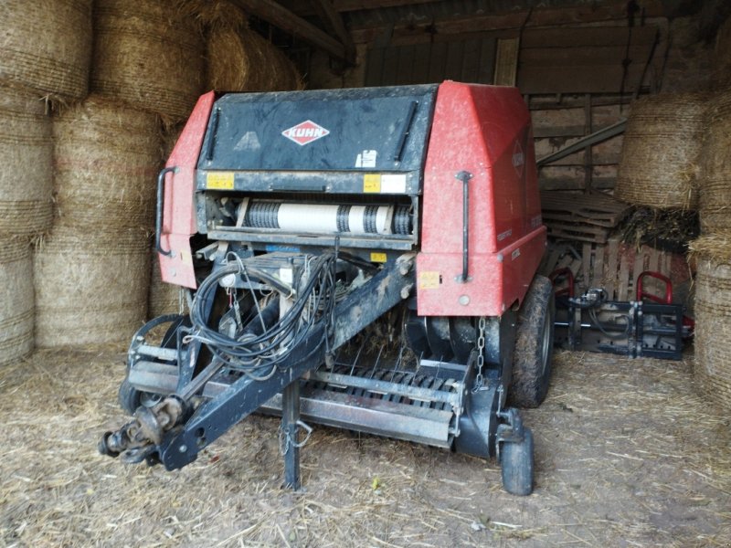 Rundballenpresse des Typs Kuhn FB 2135, Gebrauchtmaschine in Saint-Affrique (Bild 1)