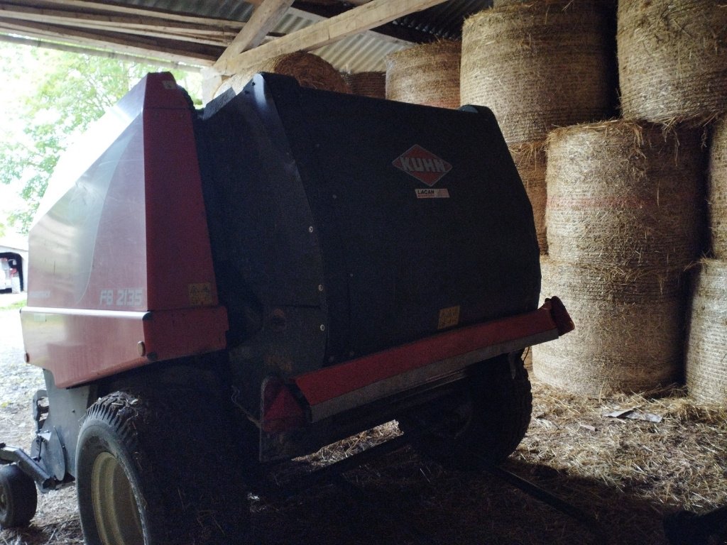 Rundballenpresse типа Kuhn FB 2135, Gebrauchtmaschine в Saint-Affrique (Фотография 5)